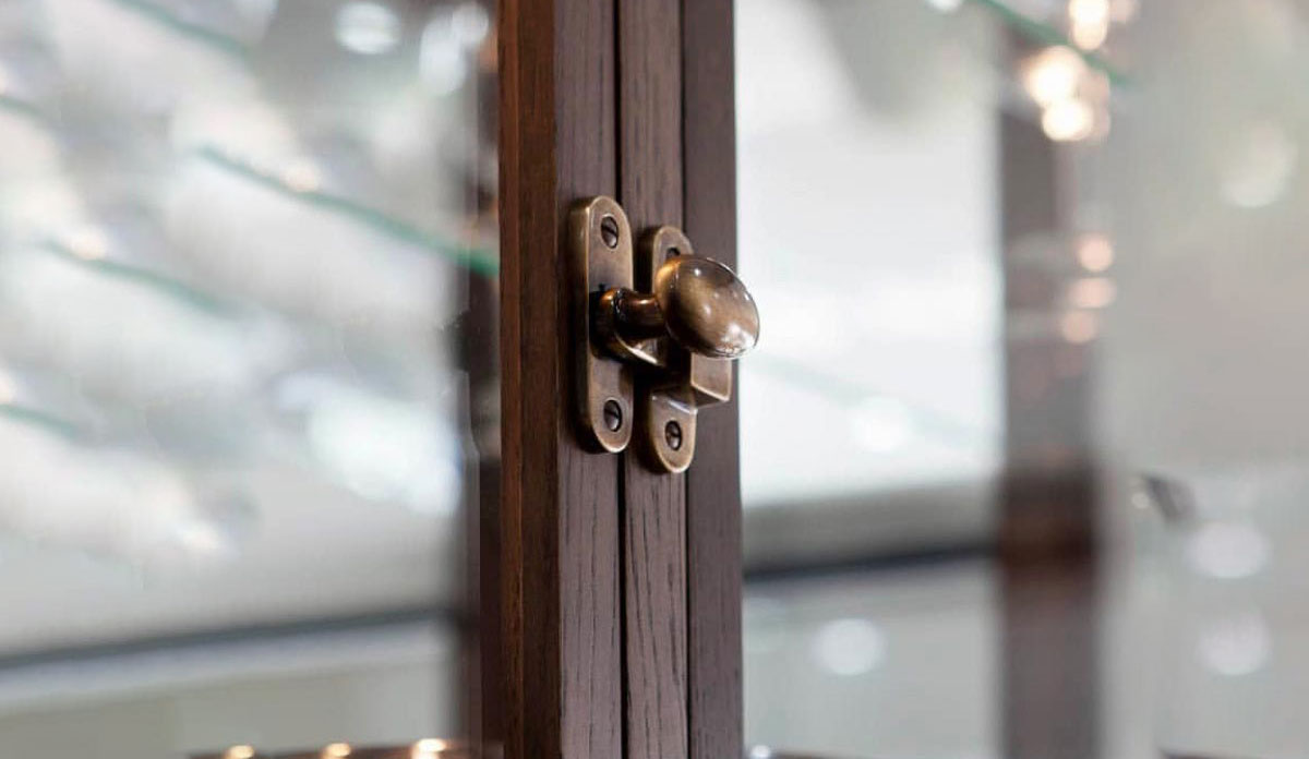 Hinges & Catches